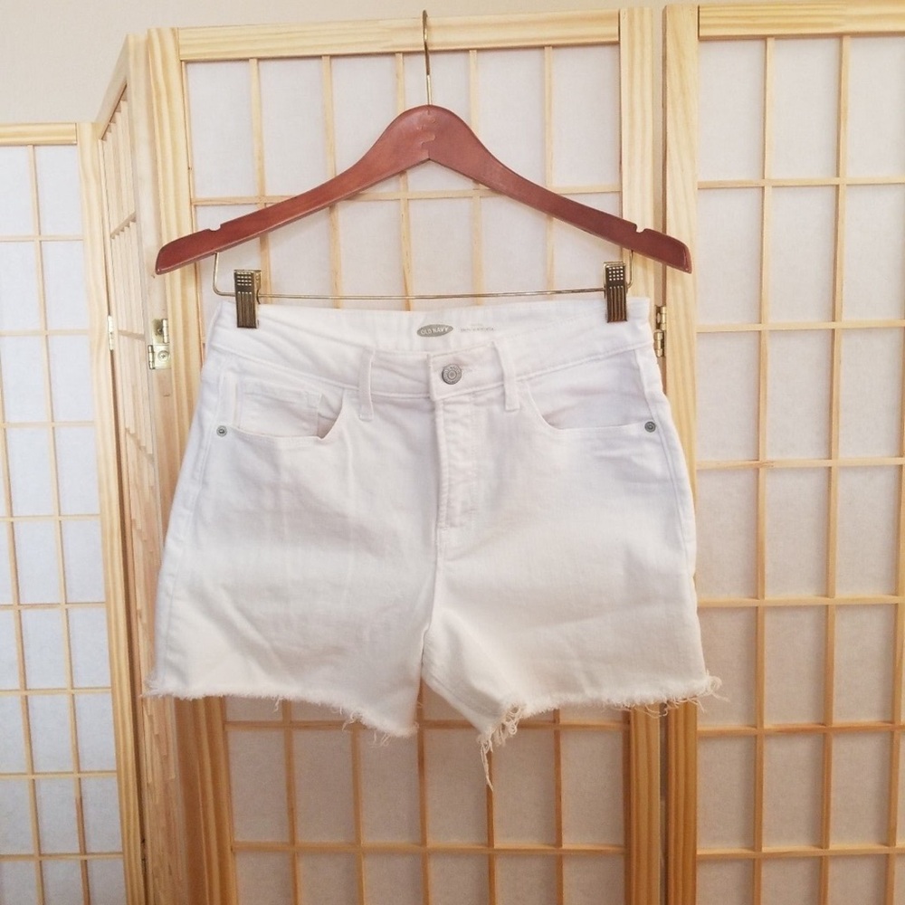 Old Navy white denim shorts size 6